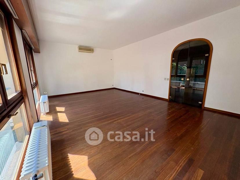 Villa in Via Vittorio Alfieri 2 — foto 44 di 78