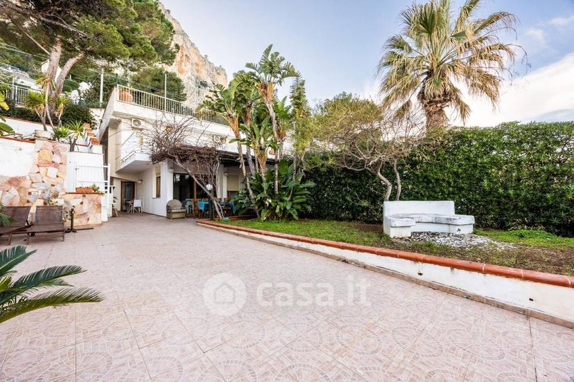 Villa in Lungomare Cristoforo Colombo 2039 — foto 5 di 28