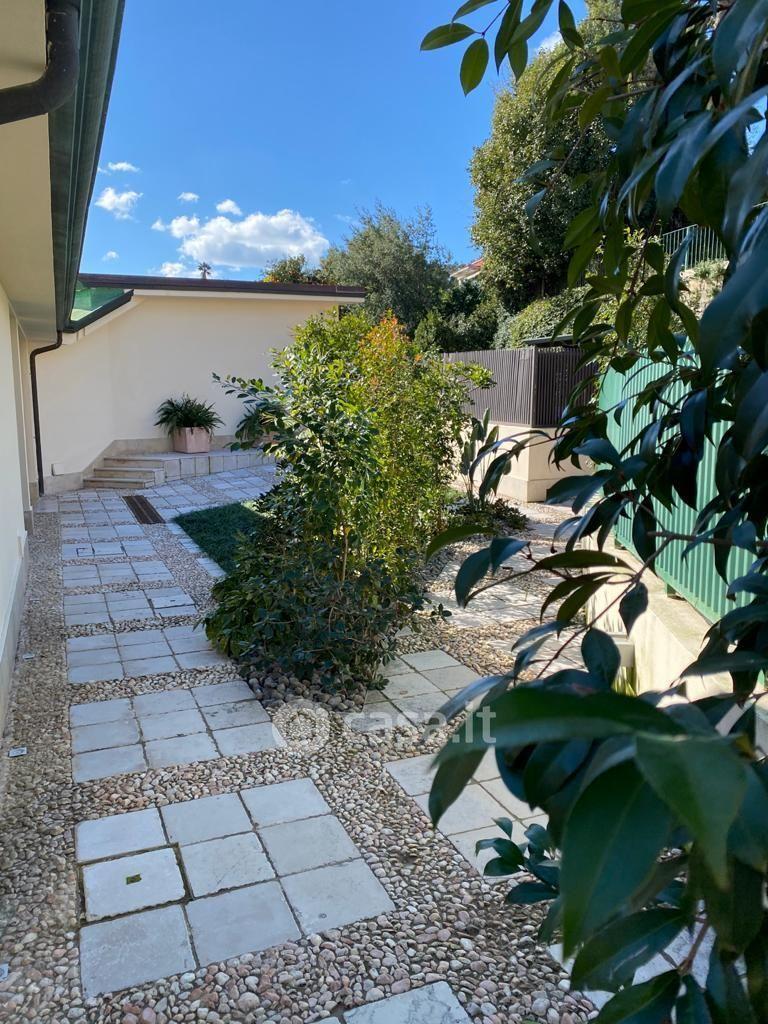 Villa in Via Alessandro Manzoni — foto 29 di 54