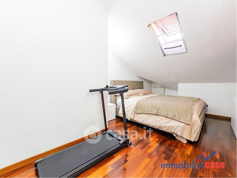 Trilocale in Via Corelli 27 — foto 19 di 33