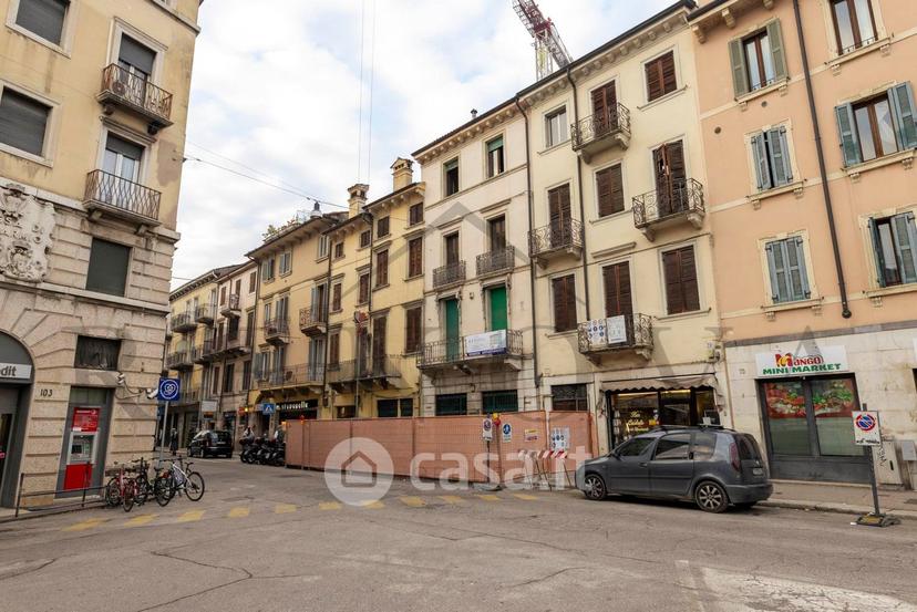 Trilocale in Via S. Nazaro 69 — foto 19 di 33