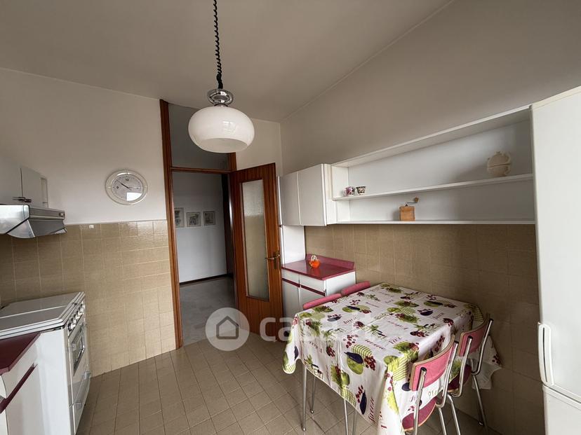Trilocale in Via Enrico Toti 37 — foto 2 di 24