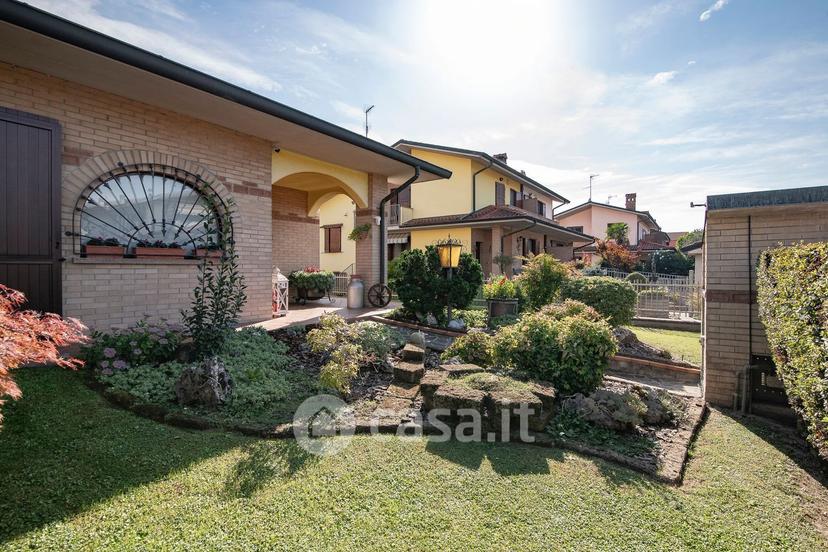 Villa in Via Sandro Pertini 21 — foto 37 di 83