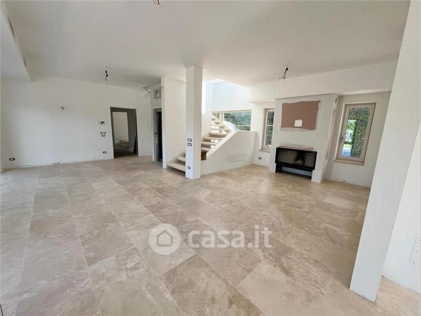 Villa in Via Salvador Allende 55 — foto 2 di 31