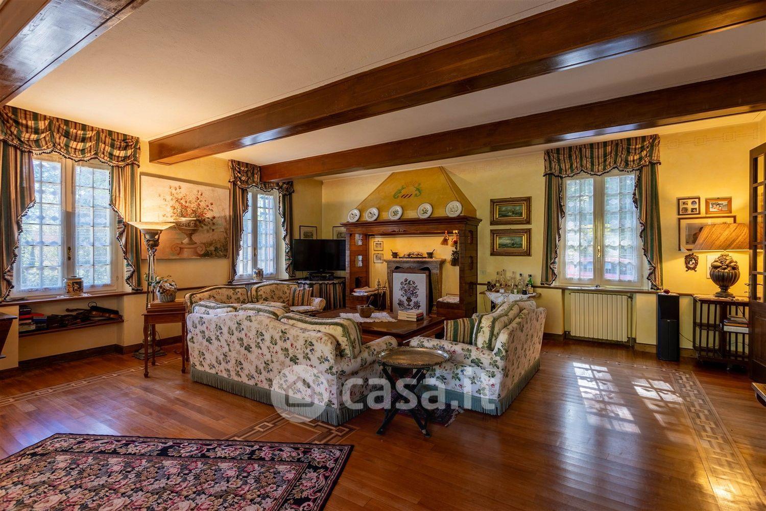 Villa in Viale Mottino 13