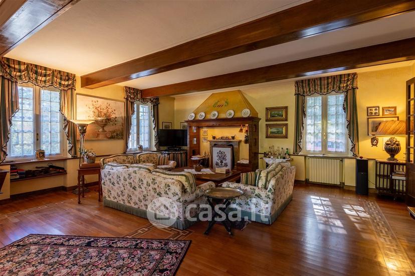 Villa in Viale Mottino 13