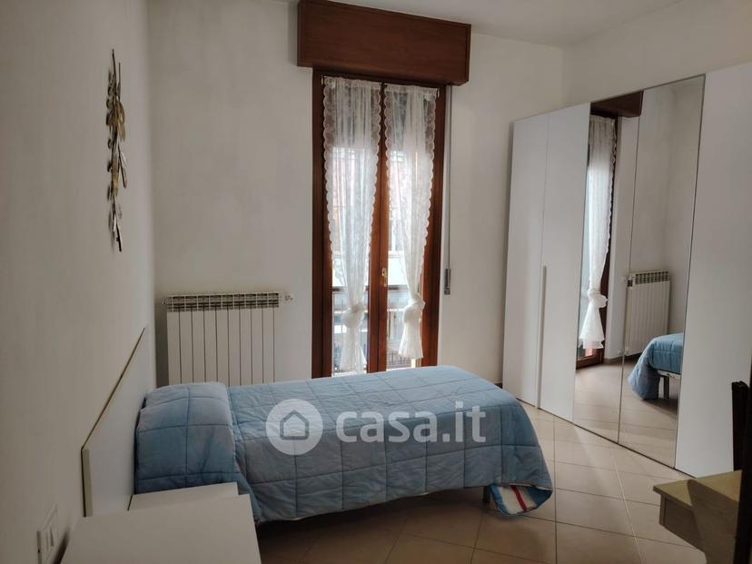 Stanza in Via Giacomo Battistini 3 — foto 3 di 16