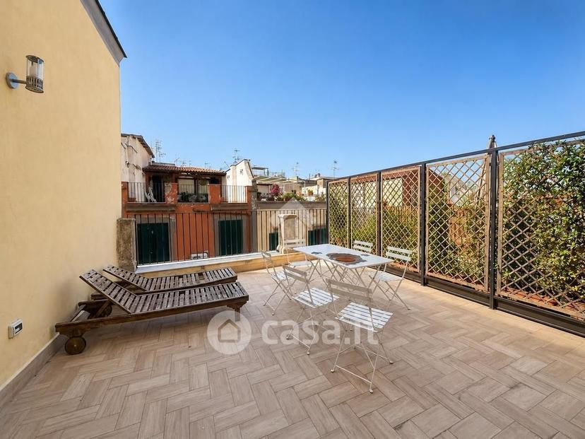 Trilocale in Via Chiaia — foto 15 di 17