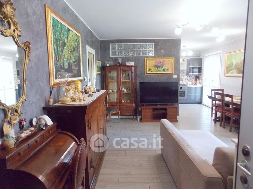 Trilocale in Via Volturno 26 — foto 8 di 34
