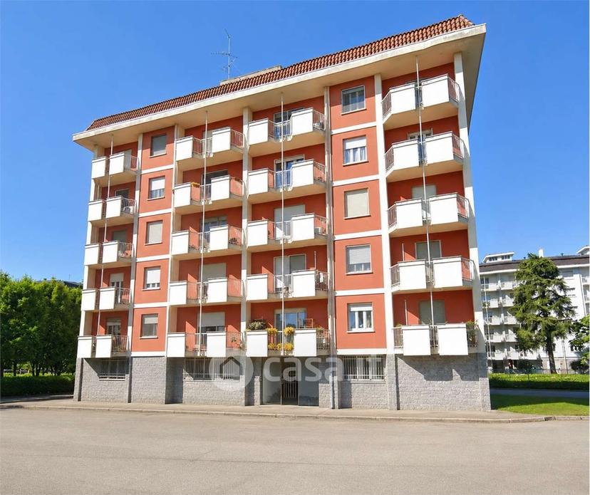 Quadrilocale in Via Fara 31 — foto 2 di 39