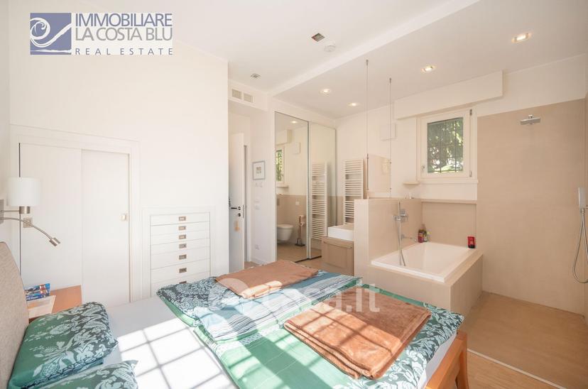 Villa in Via Alessandro Manzoni — foto 7 di 53