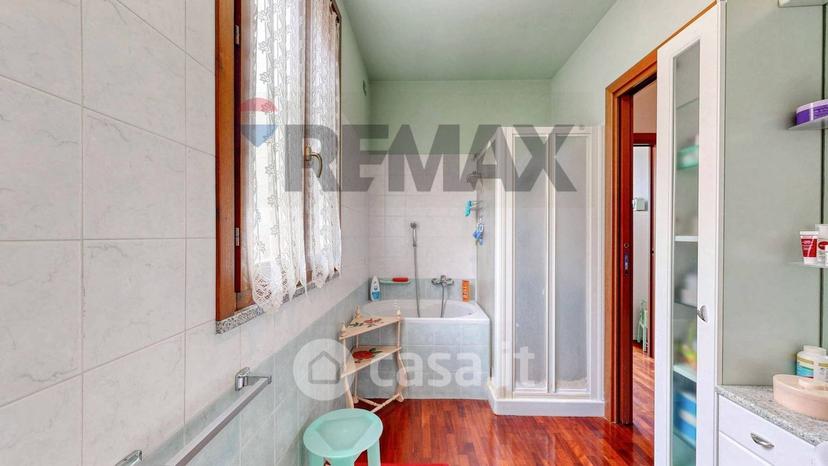 Villa in Via Fratelli Rosselli — foto 2 di 74