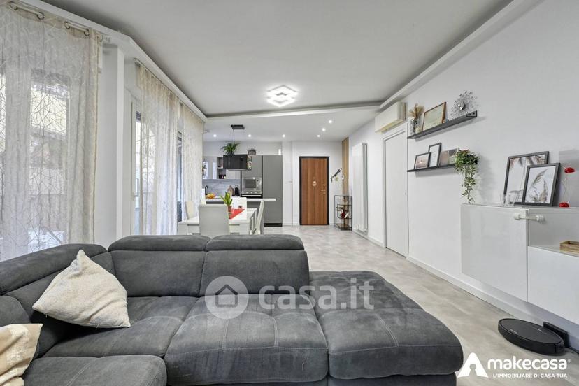 Trilocale in Via F. Cordoni 6 — foto 2 di 24
