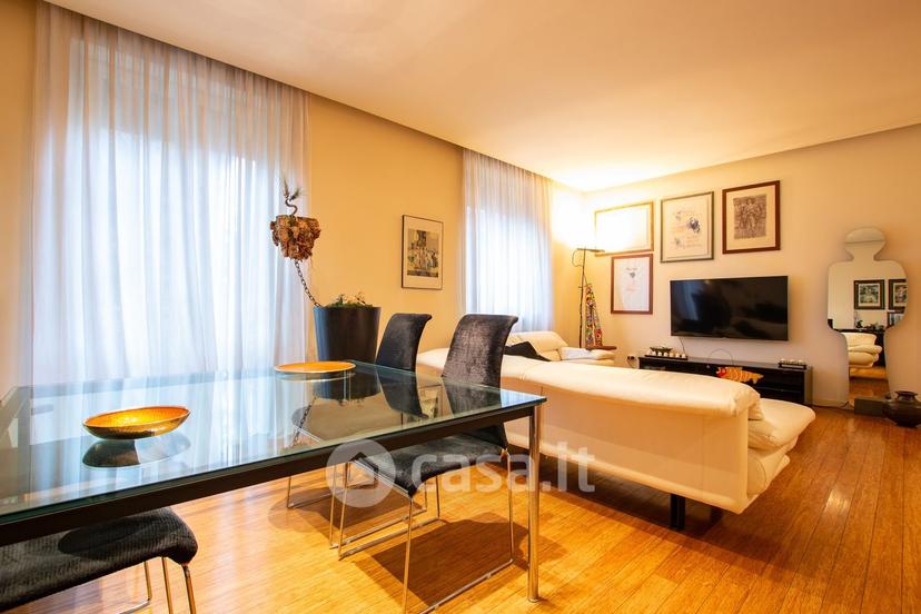 Trilocale in Via Fratelli Bronzetti 16 — foto 2 di 54