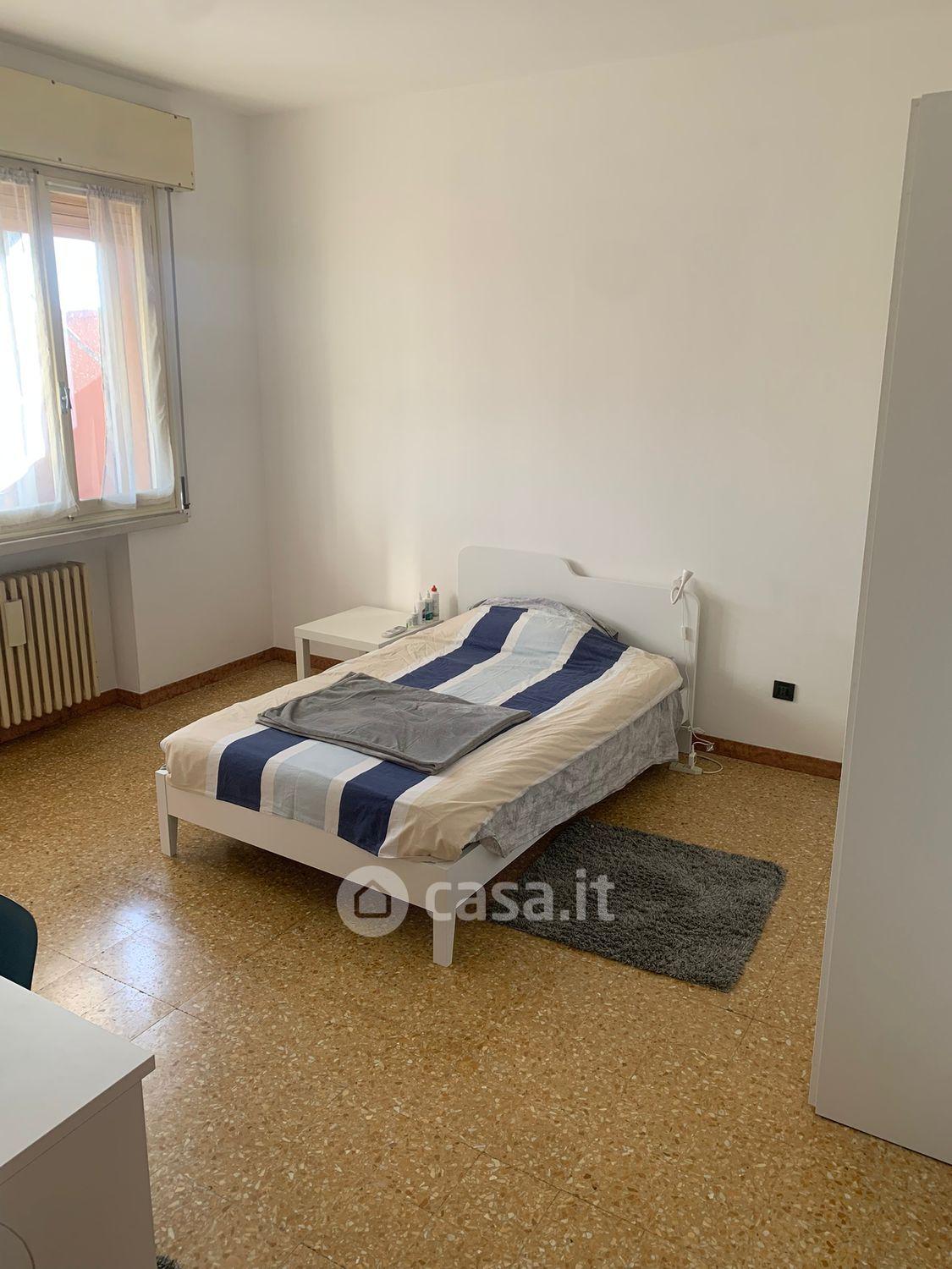Stanza in Via Trotti Mosti 23