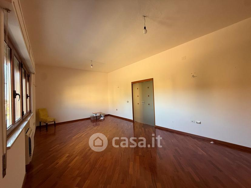 Appartamento in Via Umbria 14 — foto 18 di 23