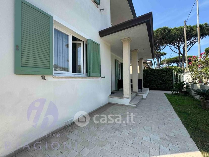 Villa in Via Cortona 120 — foto 30 di 37