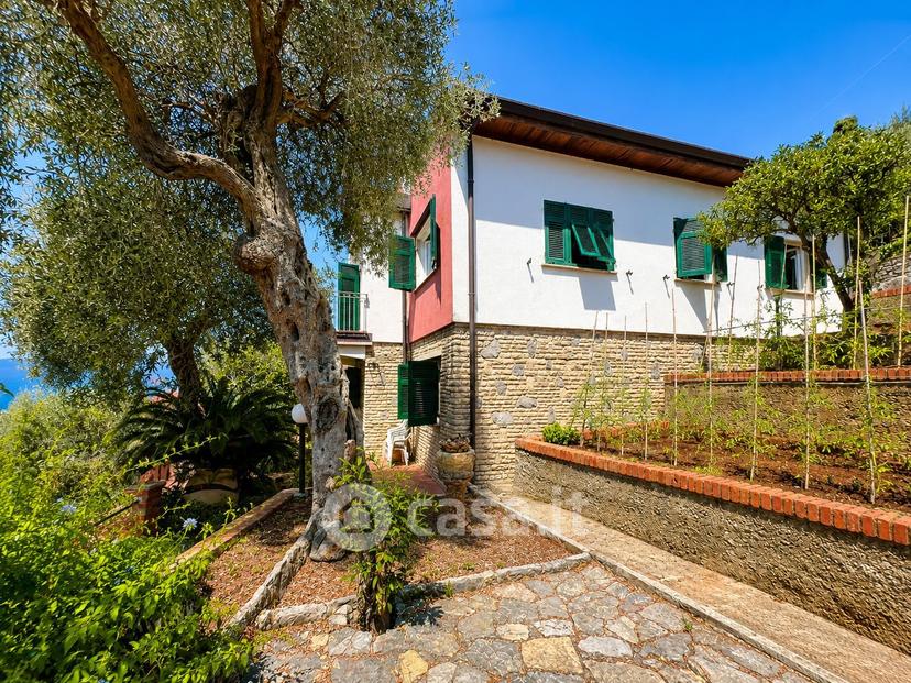 Villa in Via Giacomo Matteotti 13 — foto 25 di 45