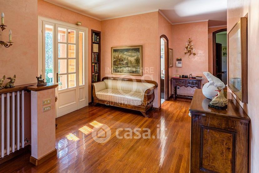 Villa in Via U. Foscolo 16 — foto 20 di 31
