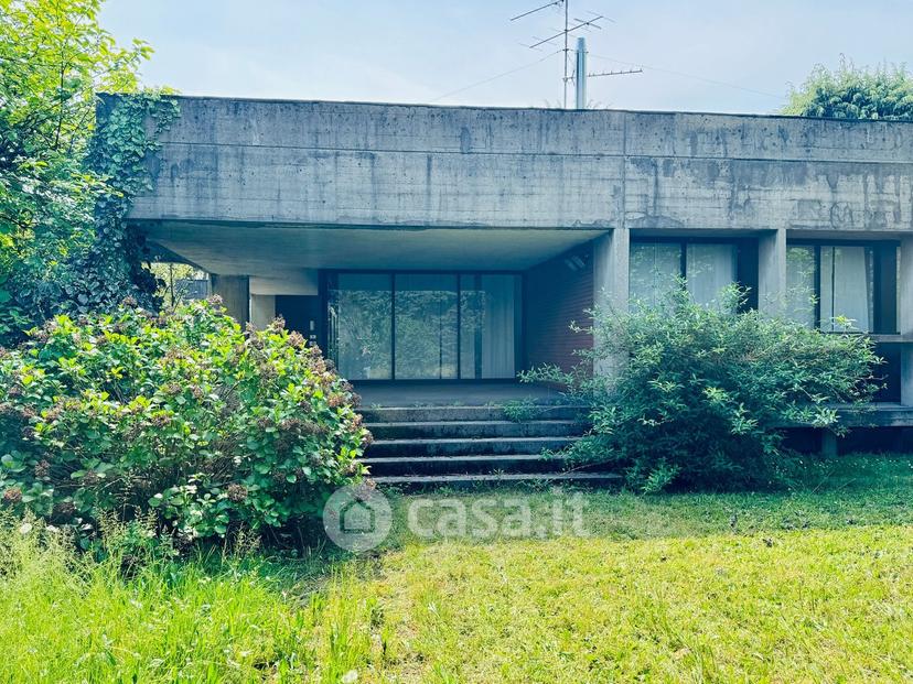 Villa in Via Giosuè Carducci 20 a — foto 150 di 182