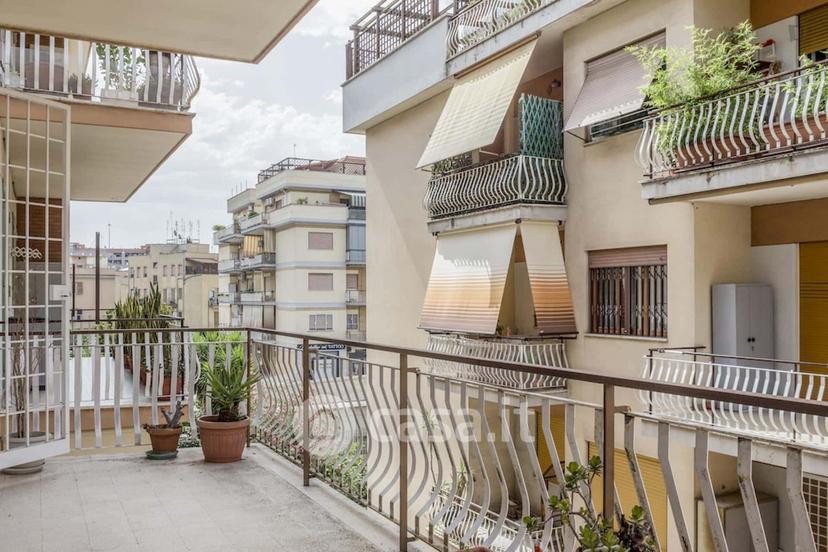 Stanza in Via dell'Aquila Reale — foto 2 di 20