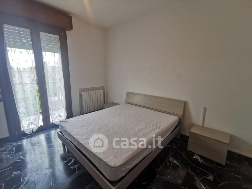 Stanza in Via Zanarini — foto 7 di 9