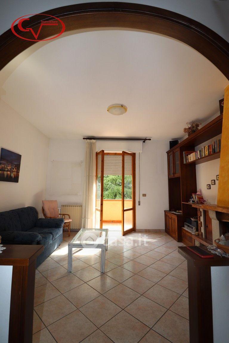 Appartamento in Via F. Petrarca — foto 2 di 27