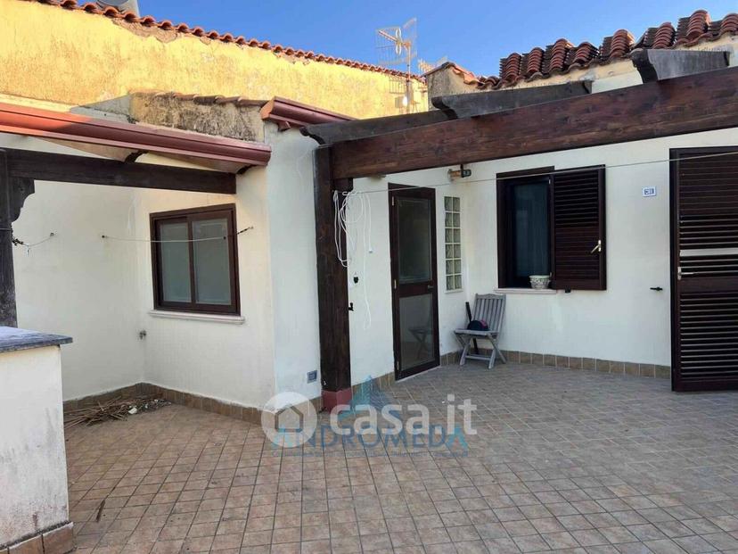 Villa in Via Domiziana — foto 14 di 27