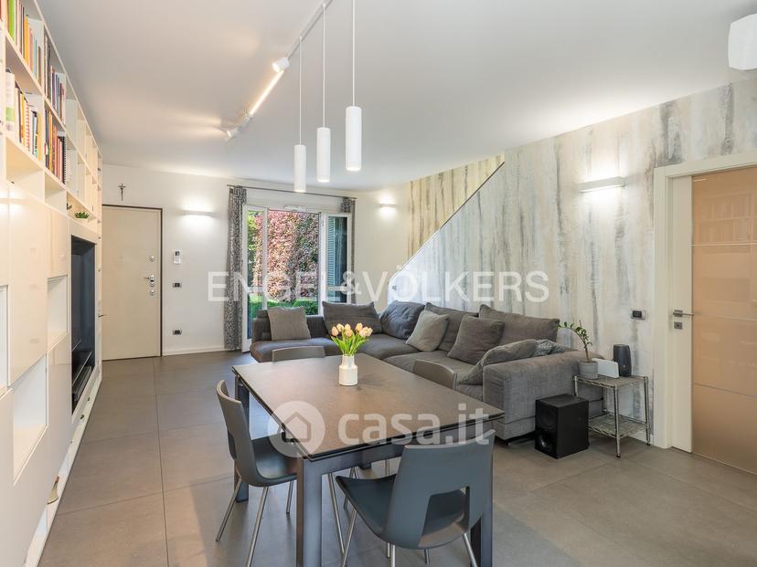 Villa in Via Filippo Corridoni — foto 4 di 21