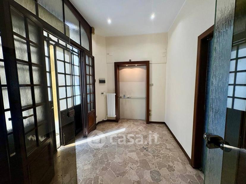 Villa in Via Vittorio Alfieri 2 — foto 4 di 78