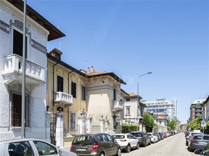 Villa in Via Gaetano Previati — foto 2 di 56