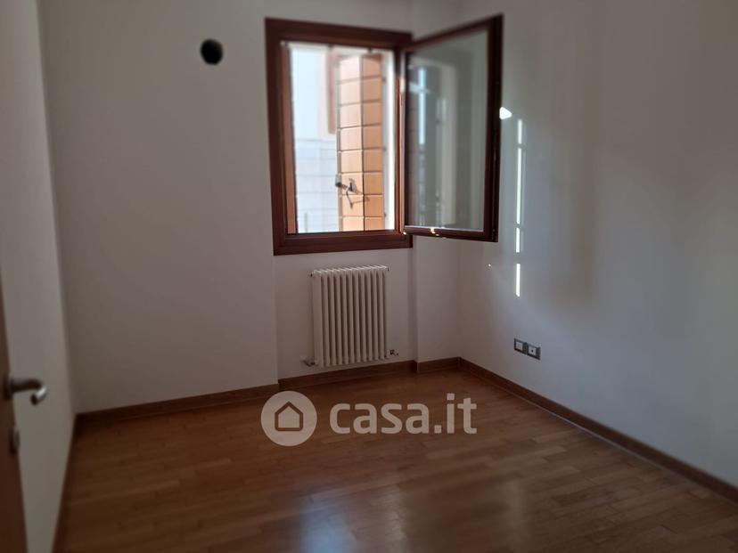 Trilocale in Via del Santo 18 — foto 6 di 15