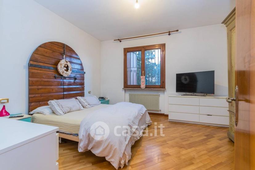 Villa in Via Cavour 24 — foto 2 di 33