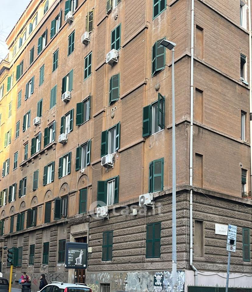 Trilocale in Viale delle Provincie 27