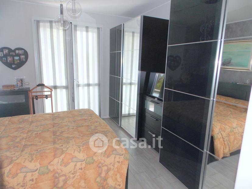 Trilocale in Via Volturno 26 — foto 14 di 34