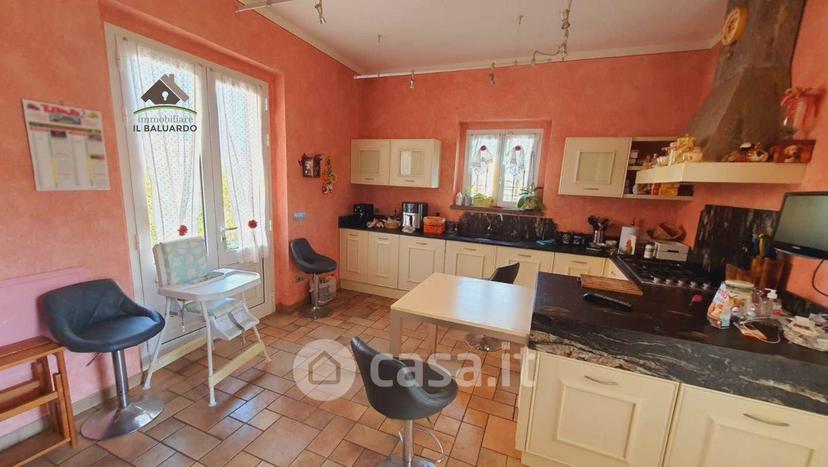 Villa in Via di Montecarlo 5 — foto 5 di 23