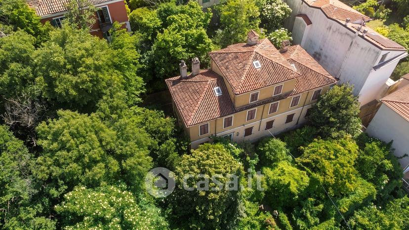Villa in Via Ippolito Pindemonte 3 — foto 3 di 11