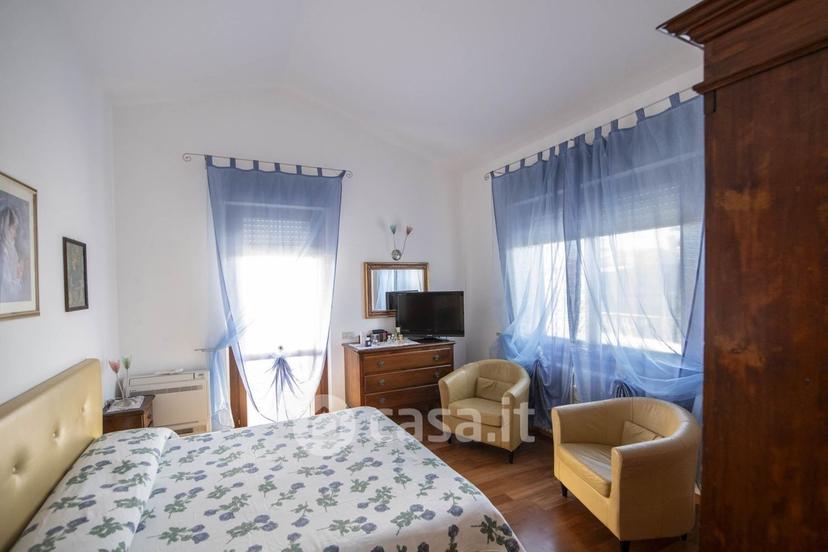 Villa in Via G. Brodolini 49 — foto 30 di 52