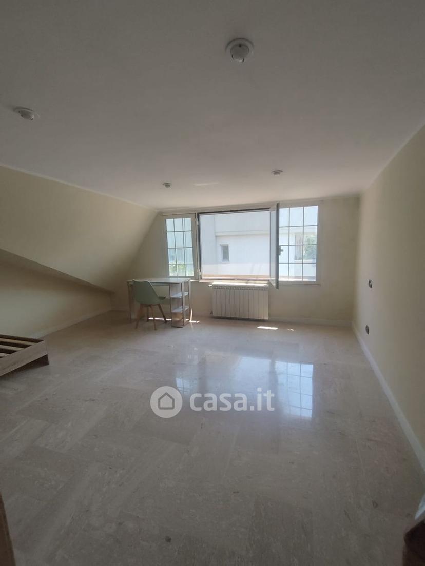 Stanza in Via degli Eroi 50 — foto 11 di 35