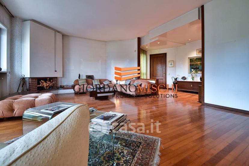 Appartamento in Via A. Villa 20 — foto 17 di 53