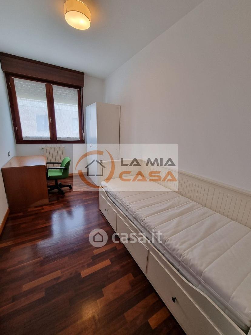 Stanza in Via Primo Levi 1 — foto 10 di 13