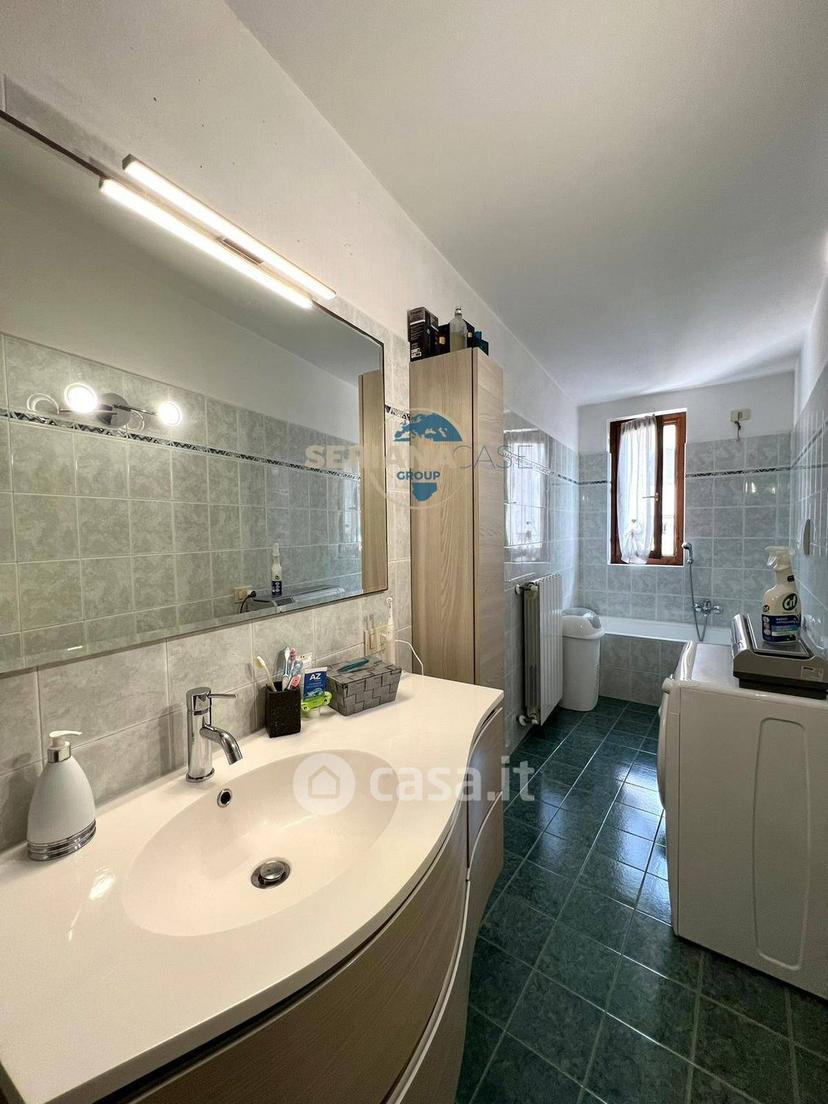 Trilocale in Via Duca d'Aosta — foto 18 di 29