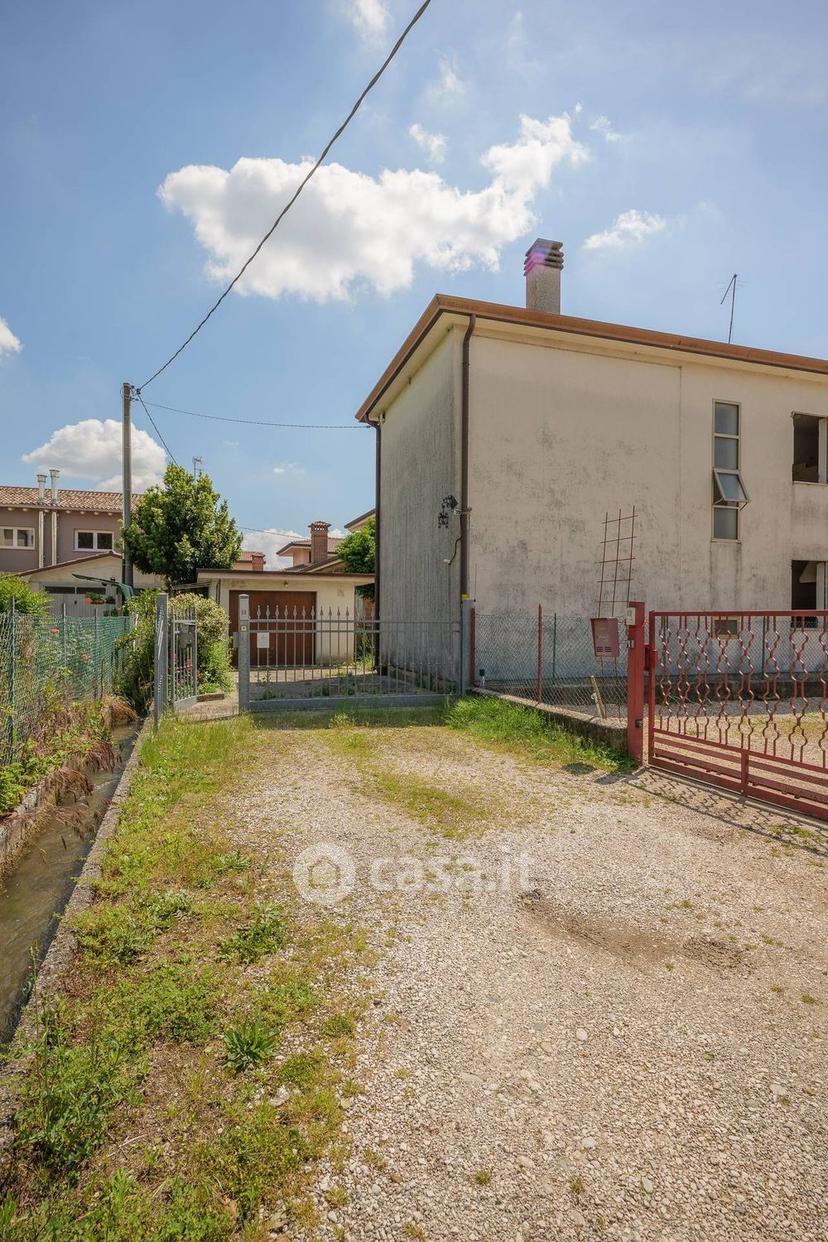Villa in Via dei Cedri 22 — foto 24 di 37