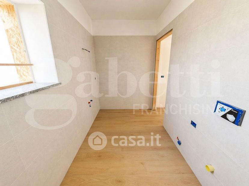 Villa in Via Cristoforo Colombo 59 — foto 25 di 39
