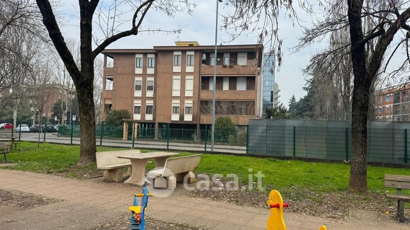 Trilocale in Via Luca della Robbia 1 — foto 9 di 29