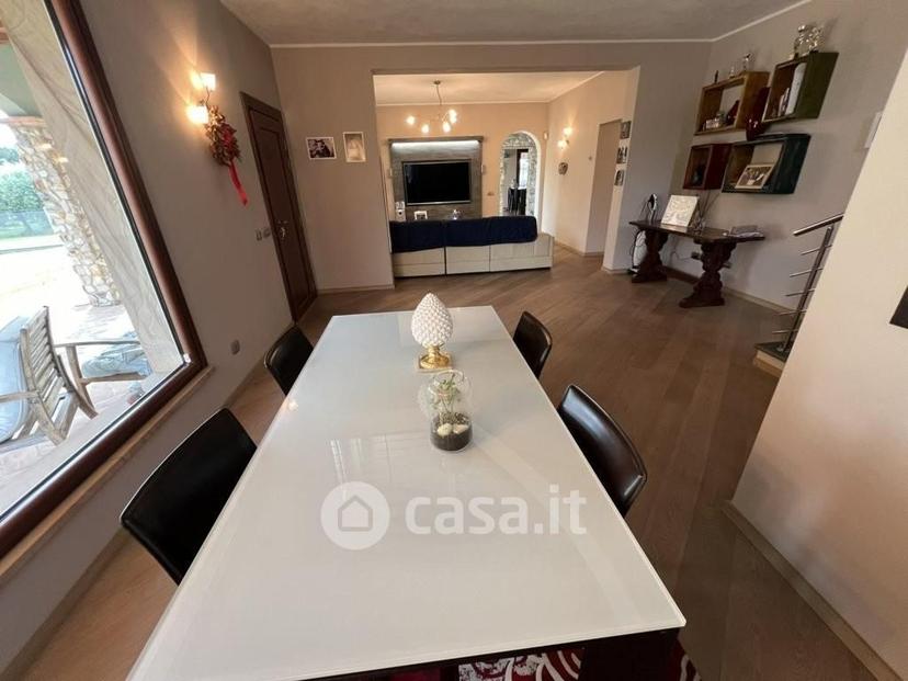 Villa in Via San Bartolo — foto 17 di 33
