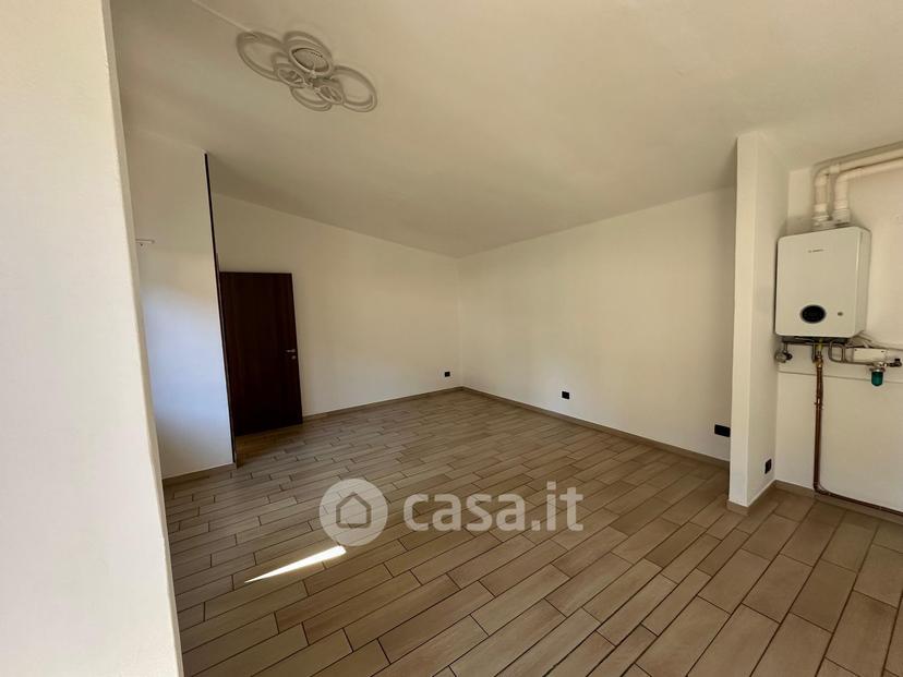 Trilocale in Via Italia 15 a — foto 23 di 24