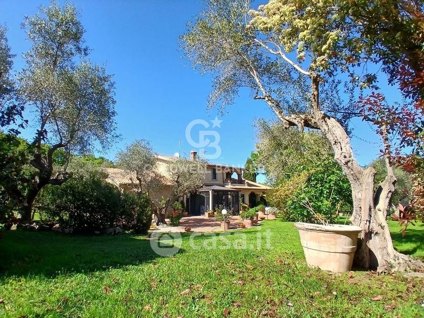 Villa in Strada Cassia Sud — foto 31 di 77