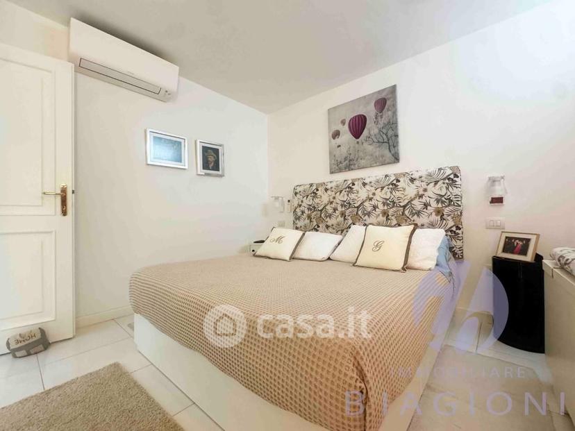 Villa in Via Vincenzo Bellini 5 — foto 26 di 28