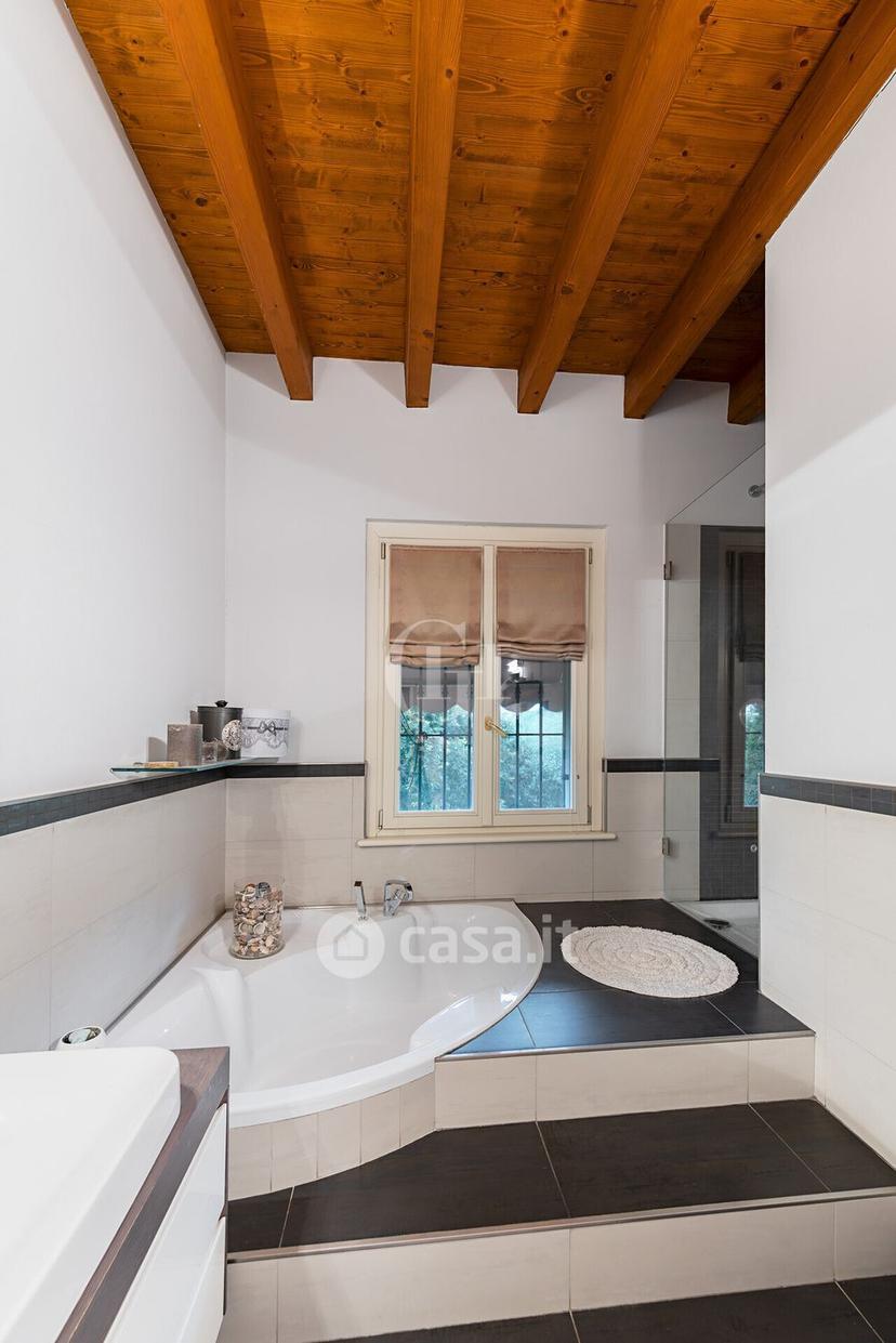 Villa in Via Sirmione 1 — foto 25 di 33